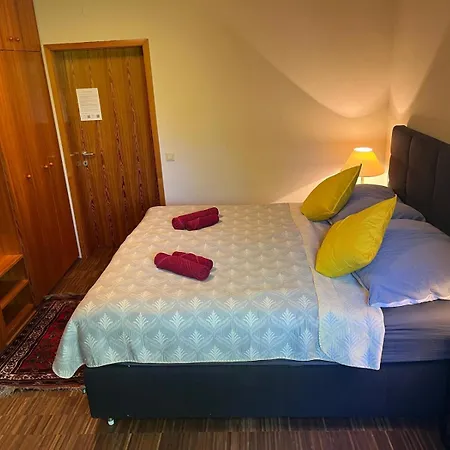 Pdorf Quarto em Acomodações Particulares *